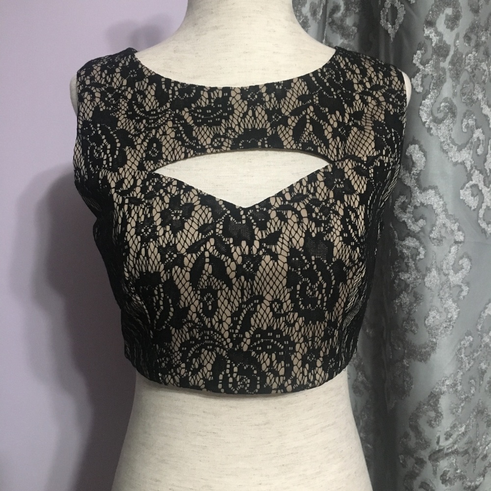 Black/nude Crop top